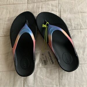 OOFOS Black and Rainbow Sandals women’s size 7 NWT